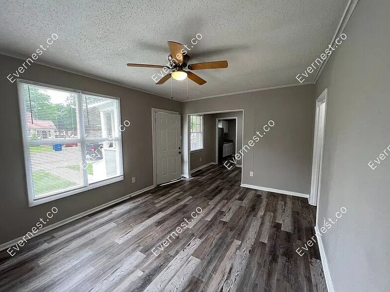 Building Photo - 1418 Division St