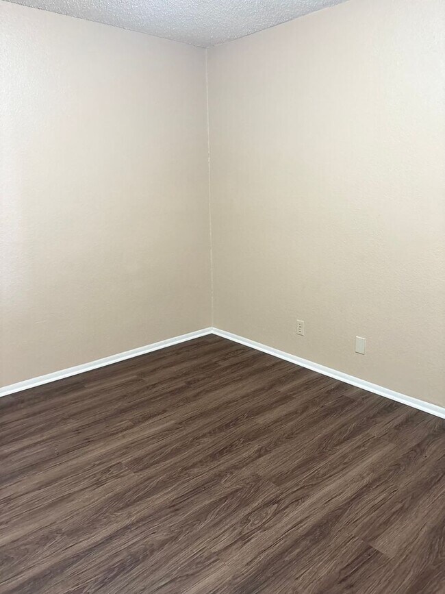Building Photo - **CHARMING 2 BEDROOM/2 BATHROOM PATIO HOME...