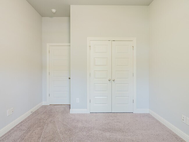 Building Photo - 1500 SW Wisteria Ave