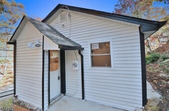 Building Photo - 8 Apple Trail