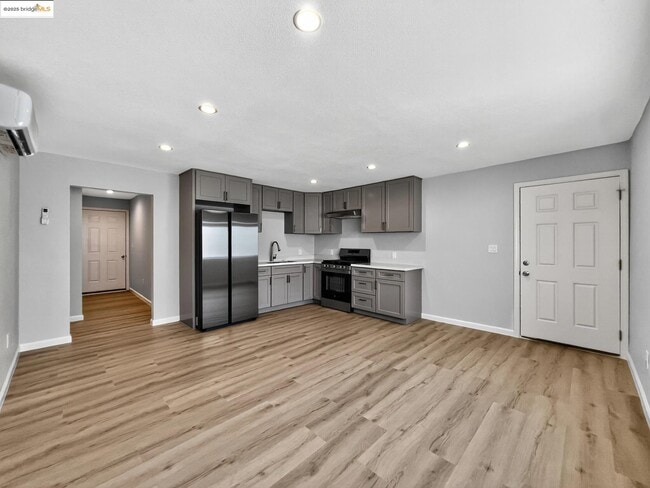 Building Photo - 408 W 19th St