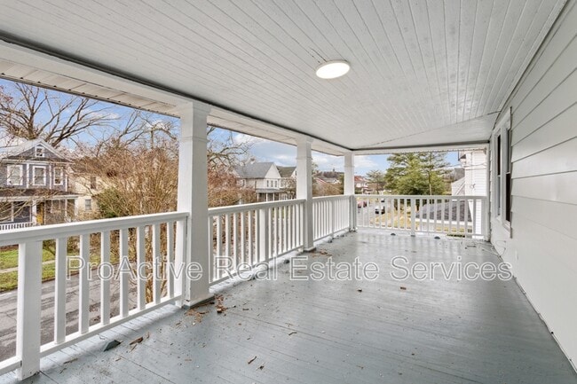 Building Photo - 1307 Holly Ave