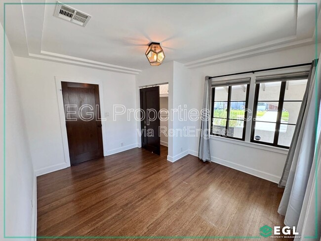 Building Photo - 3927 Degnan Blvd
