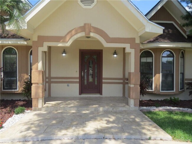 Building Photo - 1414 W Del Mar St