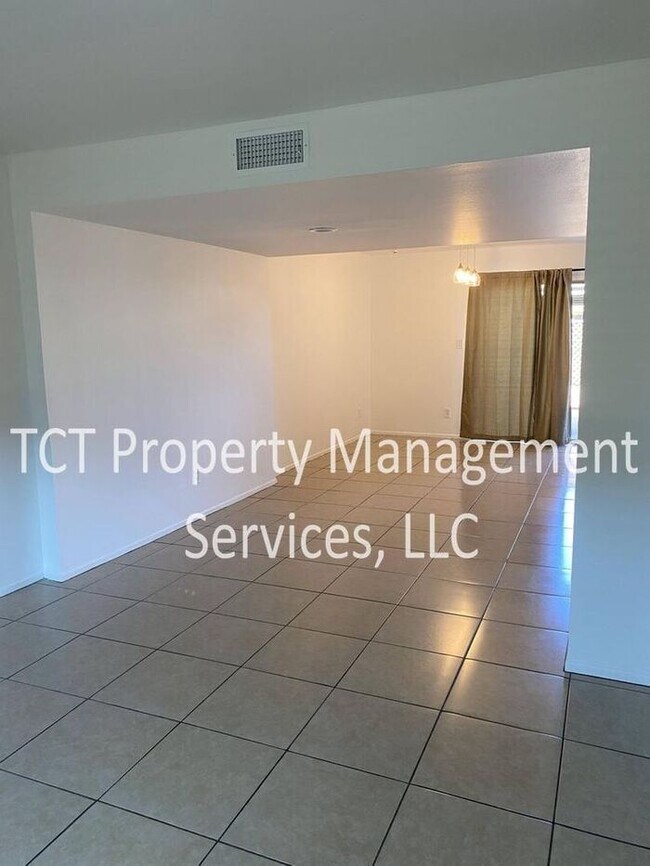 Building Photo - Awesome 3 Bedroom Townhome in Tempe!