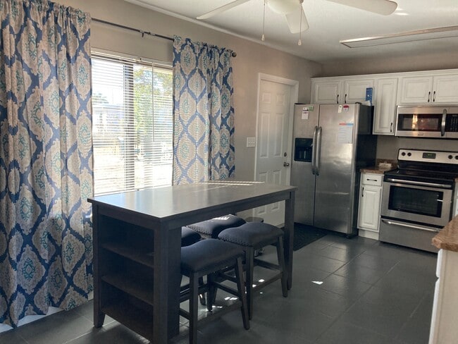 Building Photo - 1933 Madison Ave