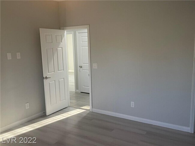 Building Photo - 4966 Andover Dr