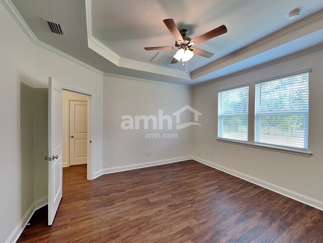 Building Photo - 347 Banyan Frst Dr