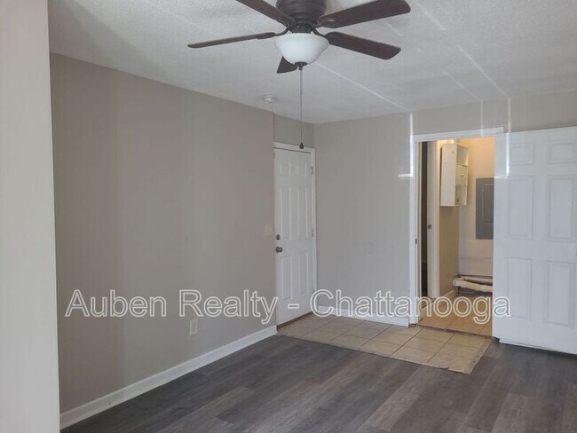 Building Photo - 903 Curleque Dr
