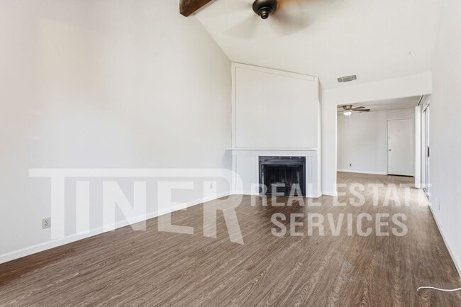 Building Photo - 5535 E Knoll Dr