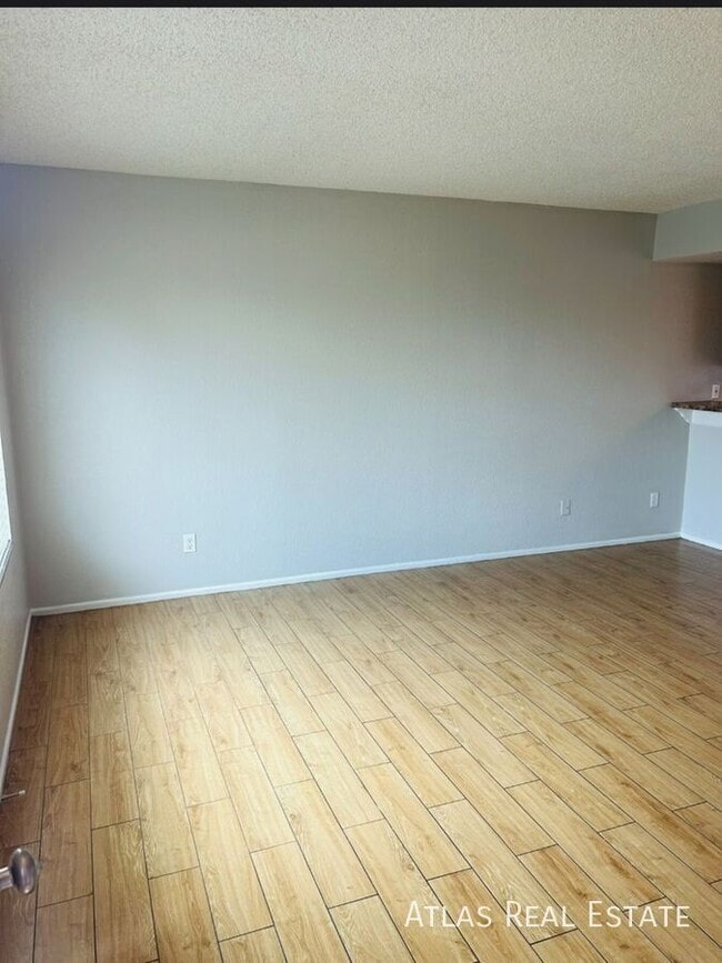 Building Photo - 4828 W Orangewood Ave