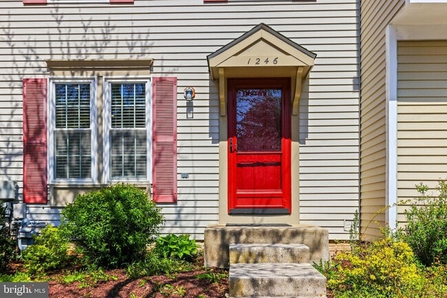 Building Photo - 1246 Seminole Dr