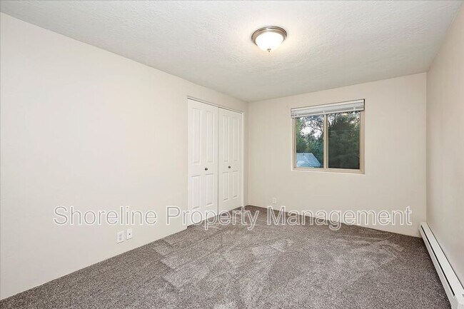 Building Photo - 2111 Brittany Ln