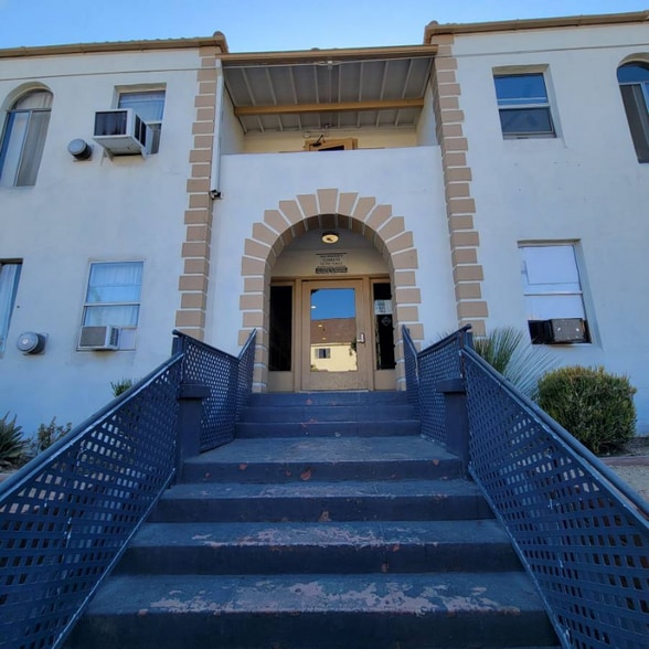 Building Photo - 837 Normandie Ave