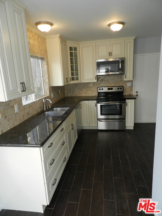 Building Photo - 2711 Arizona Ave