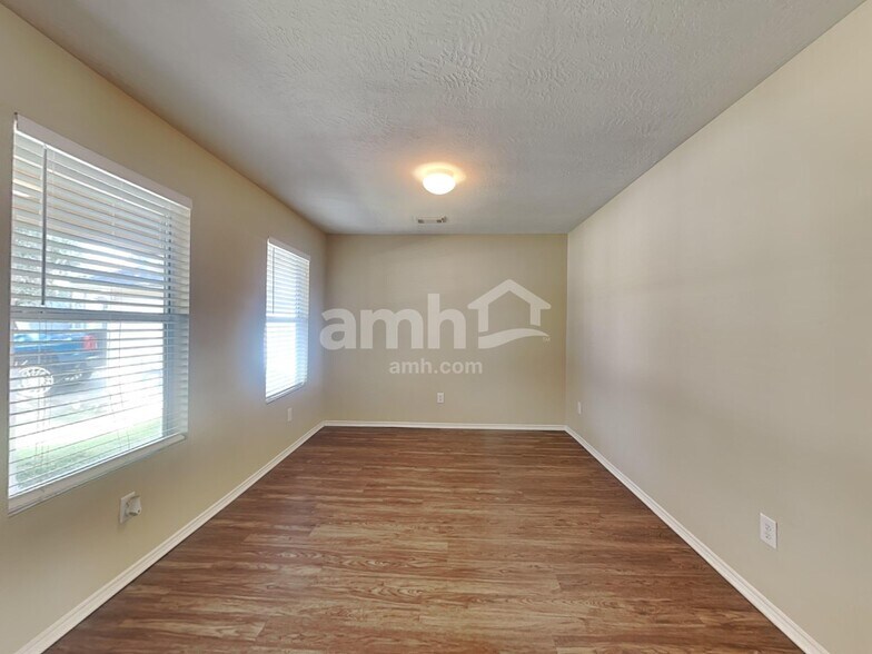 Building Photo - 9530 Belleclarie Ln