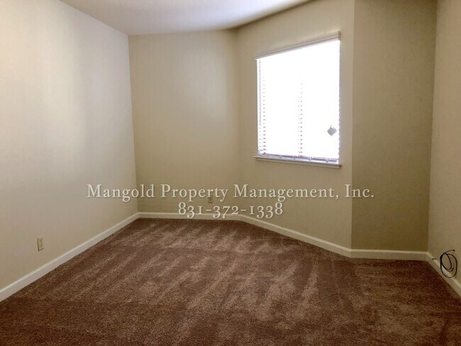Building Photo - Comfortable 2-Bedroom 1-Bath Condo with Gr...