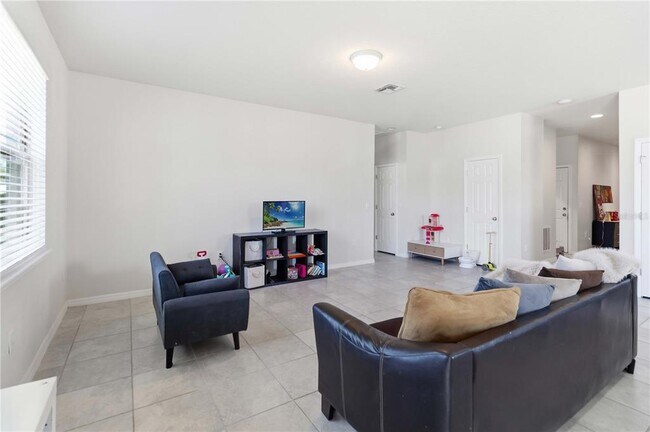 Building Photo - 17241 Goldcrest Loop