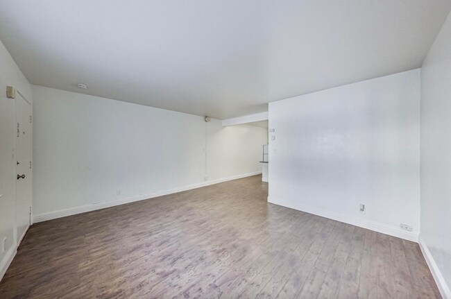 Building Photo - 1002 E 23rd St