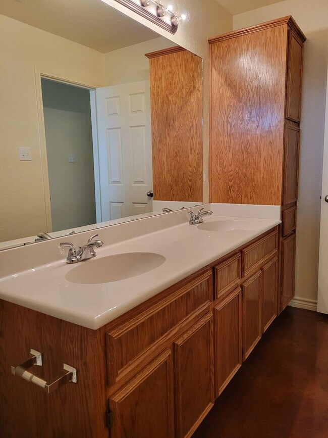 Building Photo - 207 Coby Dr