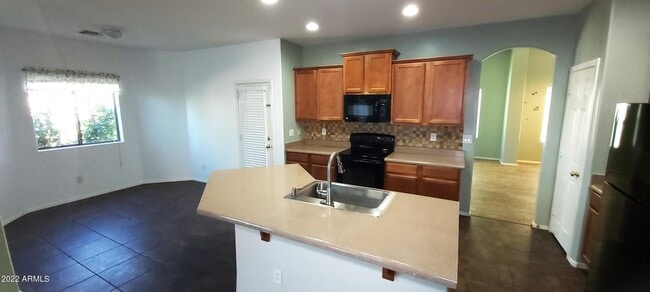 Building Photo - 518 W Black Hawk Pl