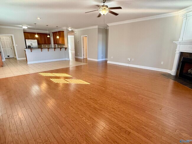 Building Photo - 5031 SE Valley Cove Dr