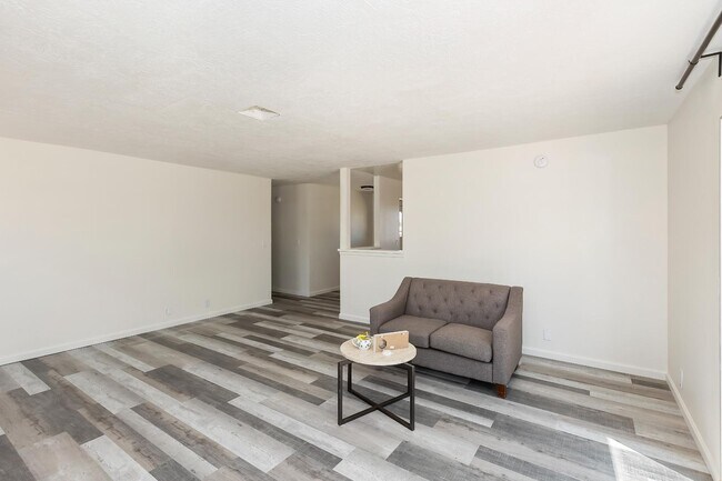 Building Photo - 15073 Mojave St