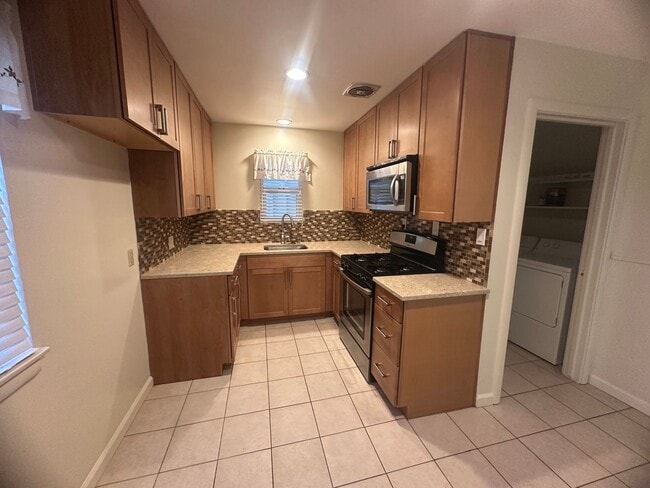 Building Photo - 4767001 /65T