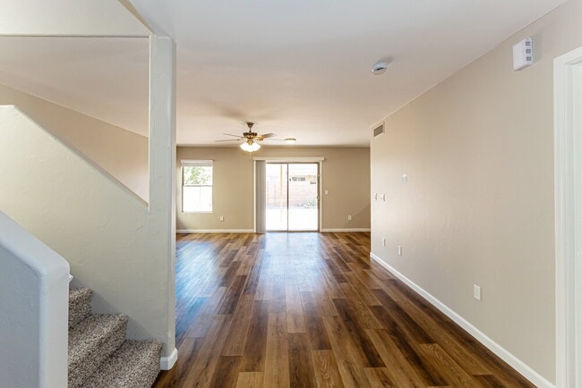 Building Photo - 4122 E Cameo Point Dr