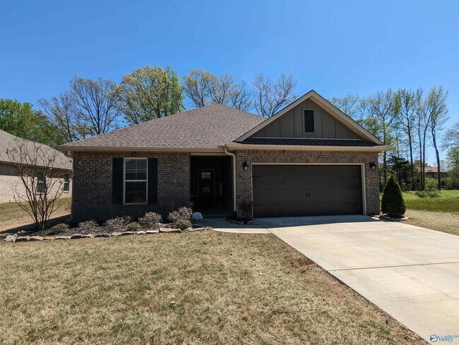 Primary Photo - 152 Summer Pointe Ln