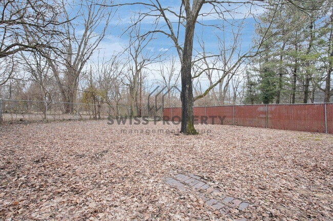 Building Photo - 2229 Middlehurst Dr