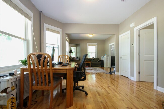 Building Photo - 3200 Aldrich Ave S