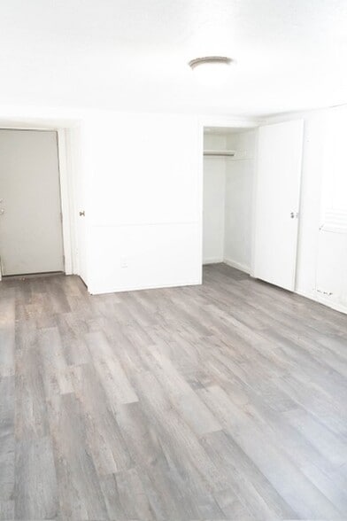 Building Photo - 803 S Green St