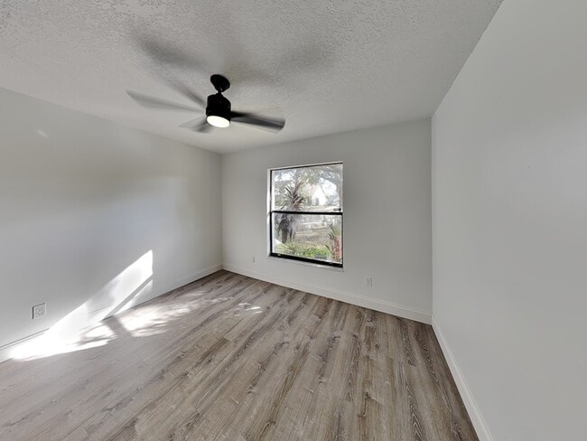 Building Photo - 9439 Lake Lotta Cir