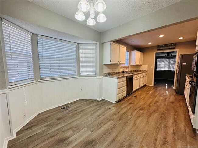 Building Photo - Beautiful 3 bed 2 bath in Union Schools