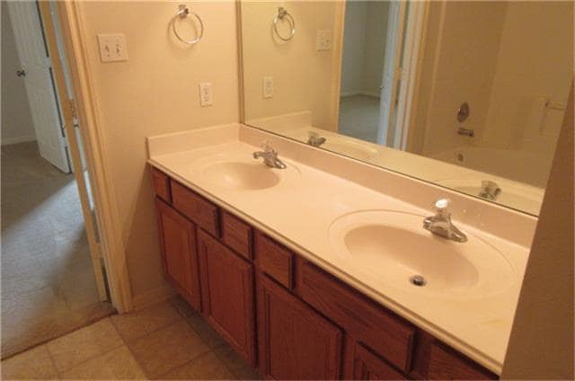Building Photo - 997 Oak Falls Dr