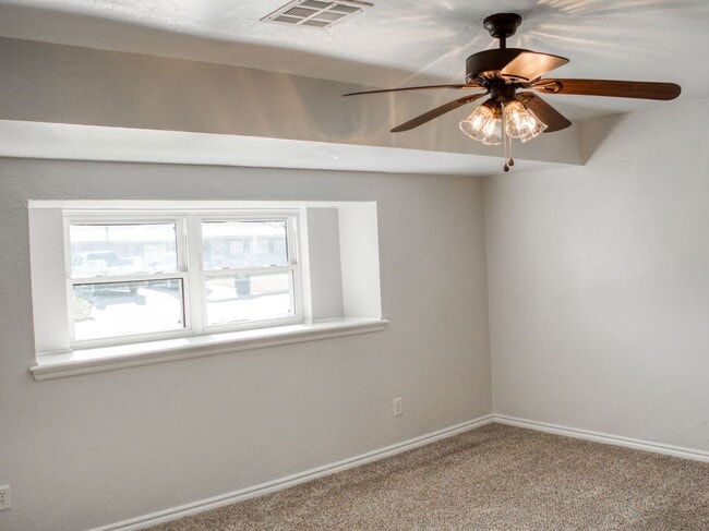 Building Photo - 3 Bedroom 2 Bath home in Shawnee!