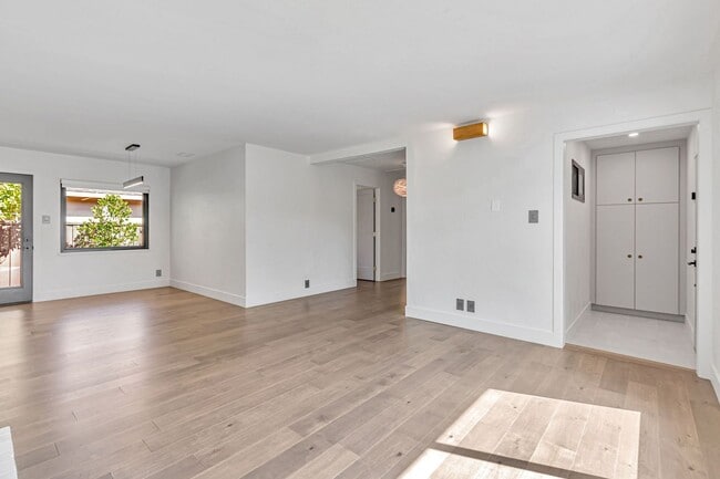 Building Photo - Remodeled Home in near Downtown Mountain View
