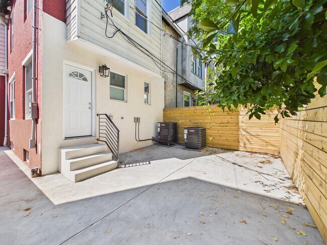 Building Photo - 3205 Summer St