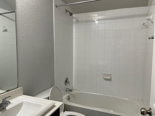 Building Photo - 665 Donegal Ln