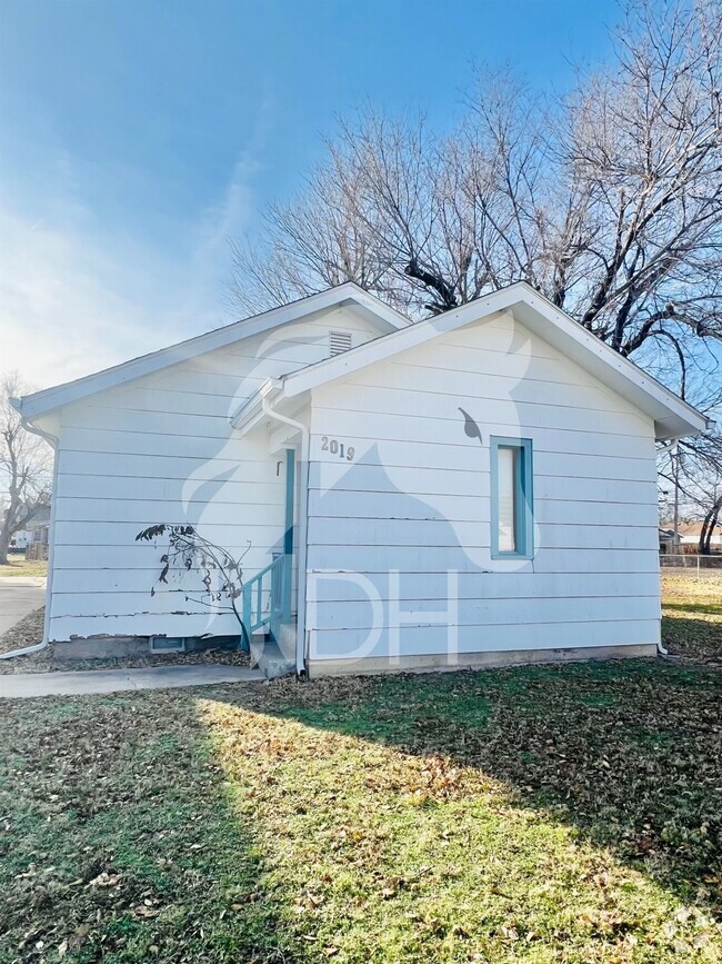 Building Photo - $100 Move In Special!!