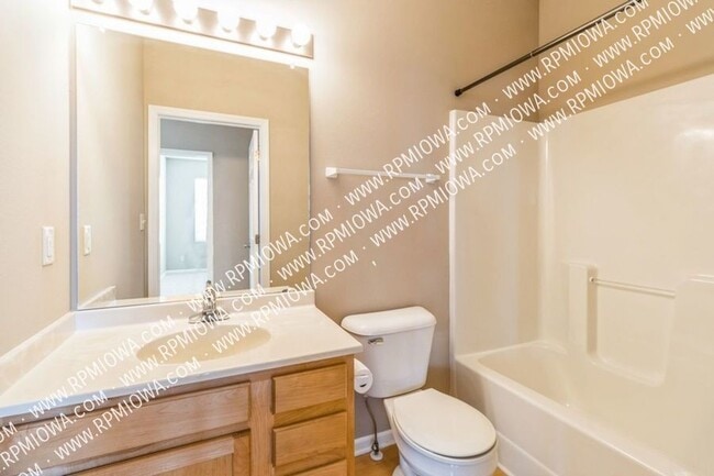 Building Photo - 1307 SE University Ave