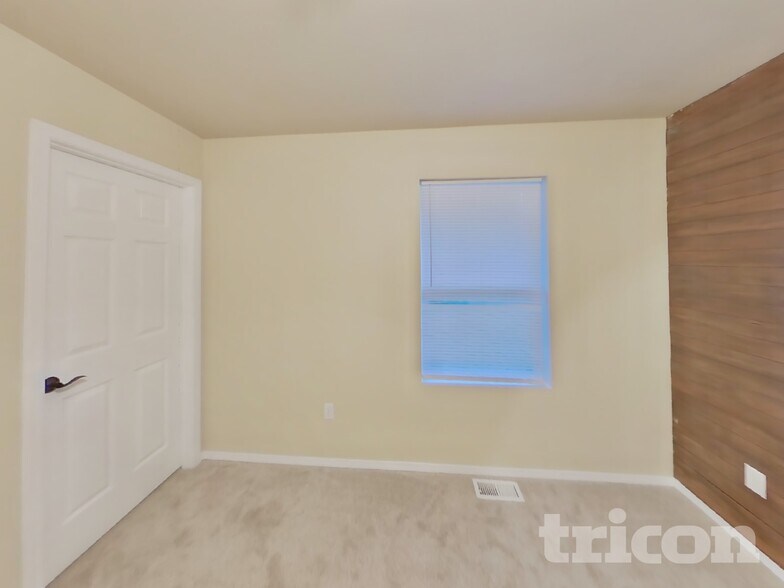 Building Photo - 2254 SW Siskin Cir