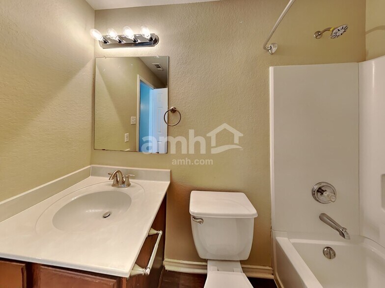 Building Photo - 9210 Pacific Maple