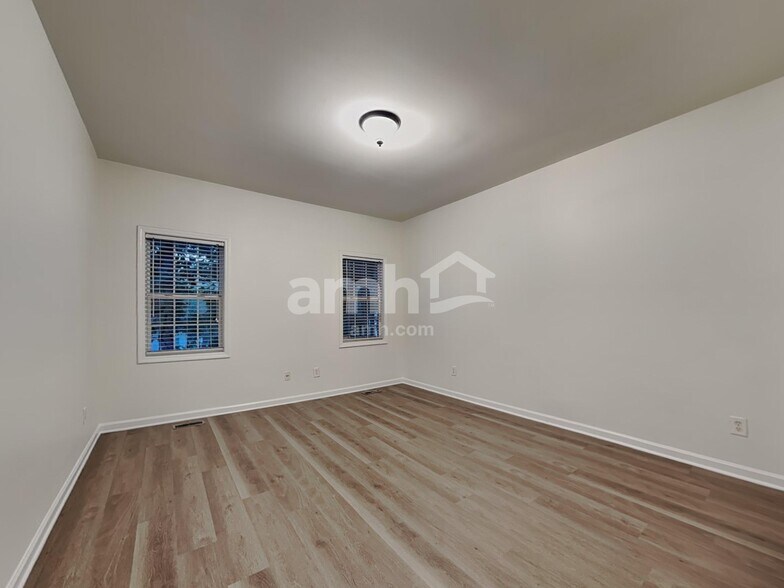 Building Photo - 2601 Trailwood Hills Dr