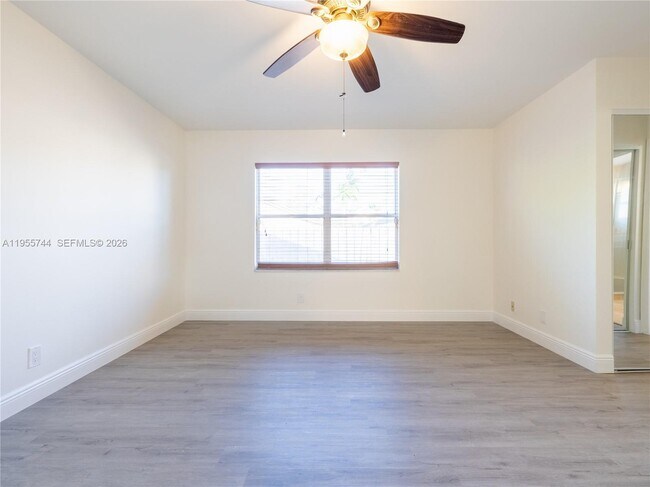 Building Photo - 200 W Riverbend Dr