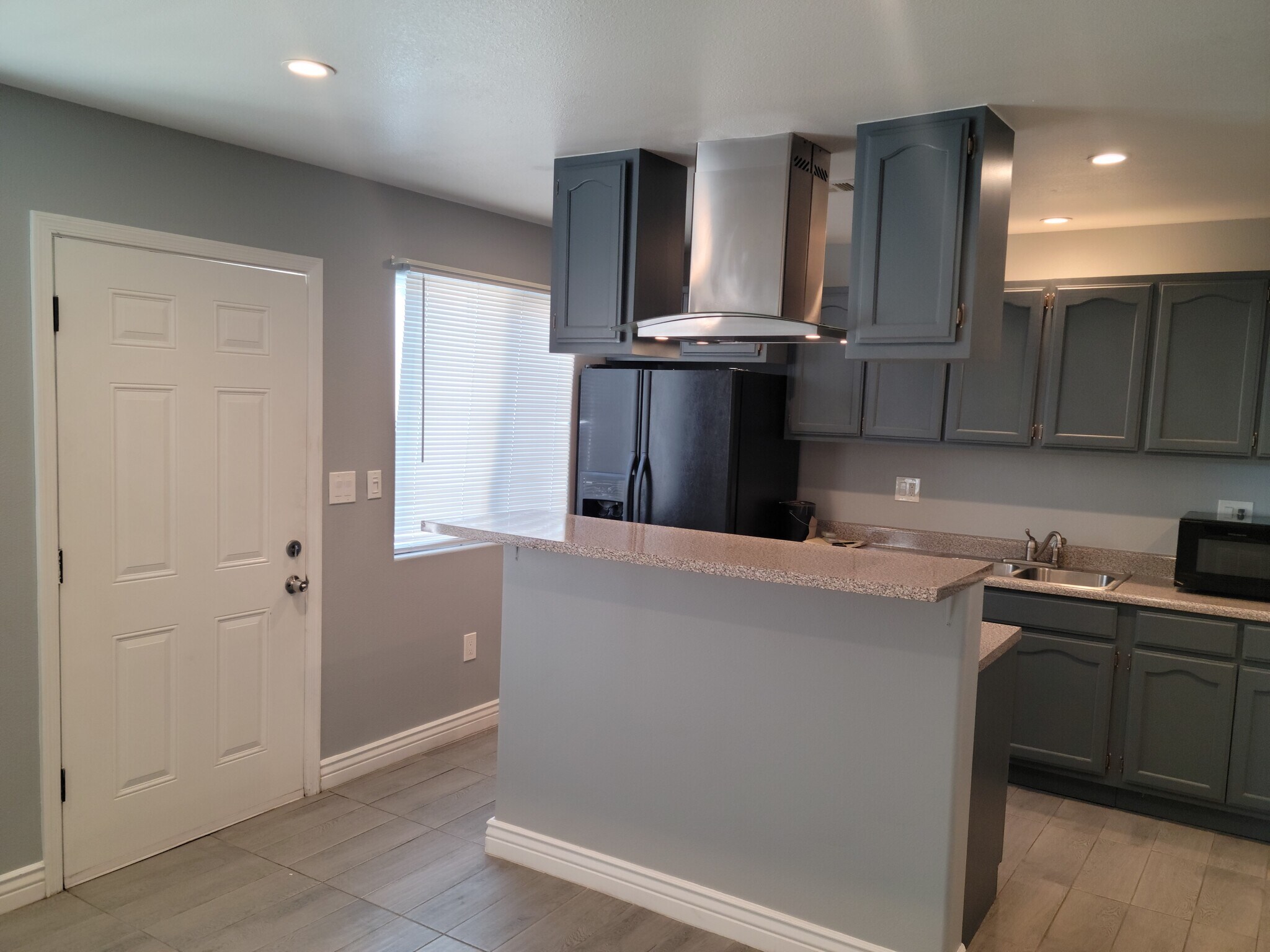 Building Photo - 19449 Ingomar St