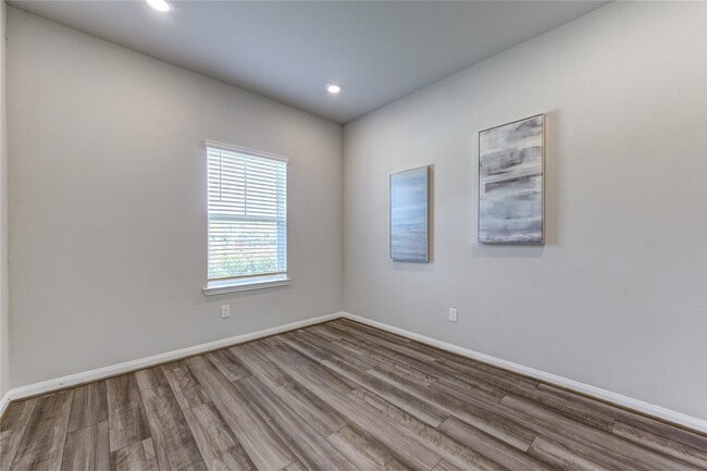 Building Photo - 1218 Glendora Dr