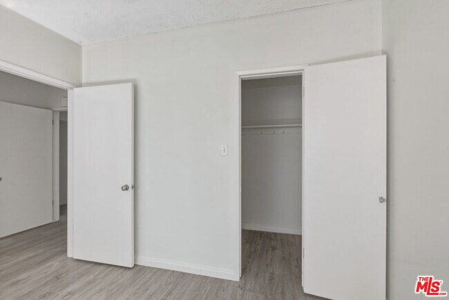 Building Photo - 11746 Goshen Ave