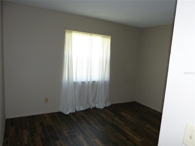 Building Photo - 2528 Elderberry Dr